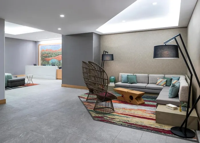Hyatt Place Phoenix 4*